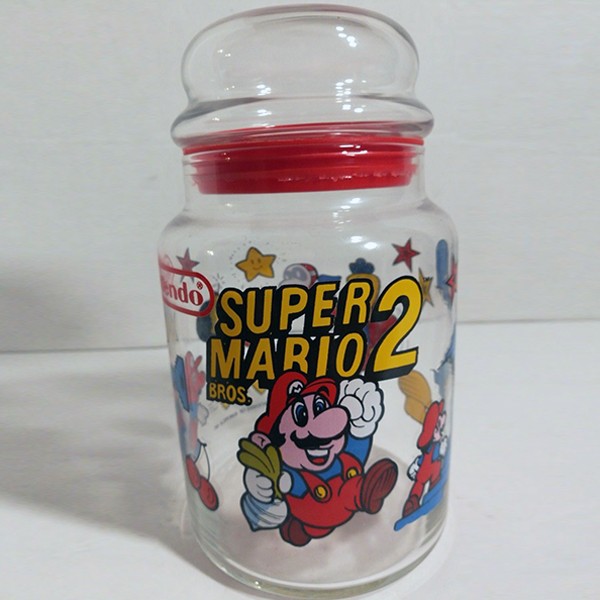 The Super MArio candy jar has some beautiful mario artwork on it.